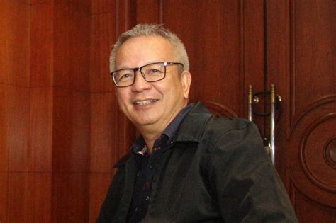 Mario Dumaual .